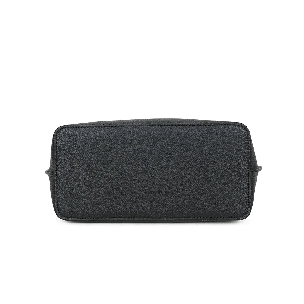 Dessous du sac Talyne noir en simili cuir grainé, pour une assise nette posé sur une table – réf. KJ-62094