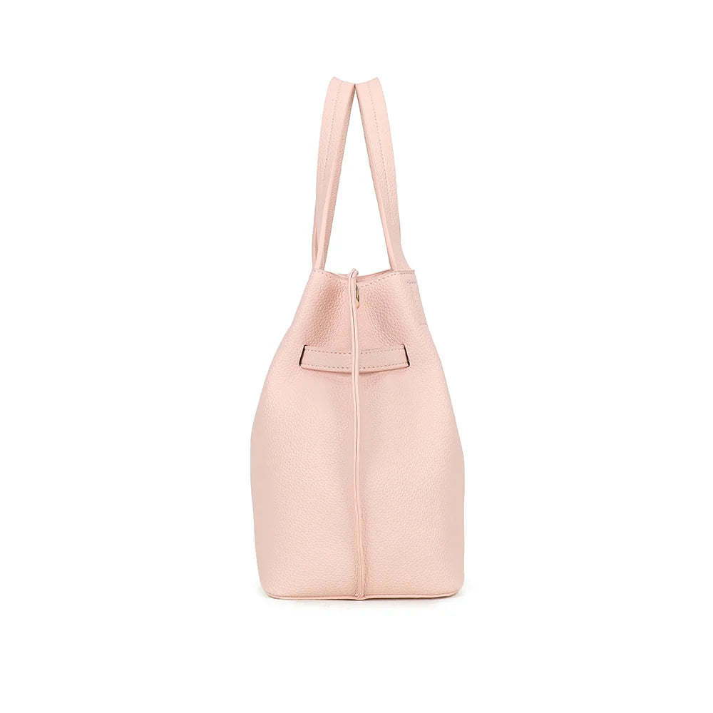 Profil du Talyne rose : 14 cm de profondeur et œillet doré pour accrocher la bandoulière amovible – réf. KJ-62094
