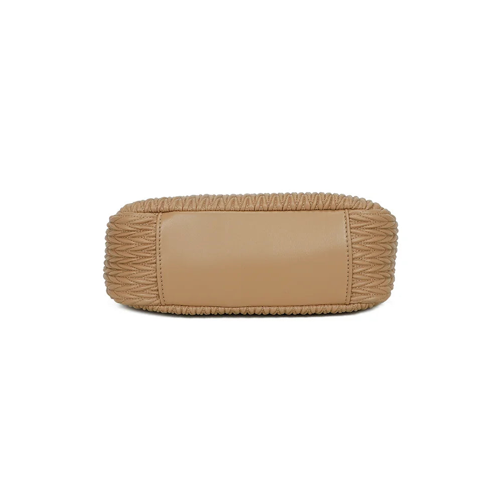 Dessous du sac Tressia taupe, forme arrondie et texture matelassée continue – réf. A-9124