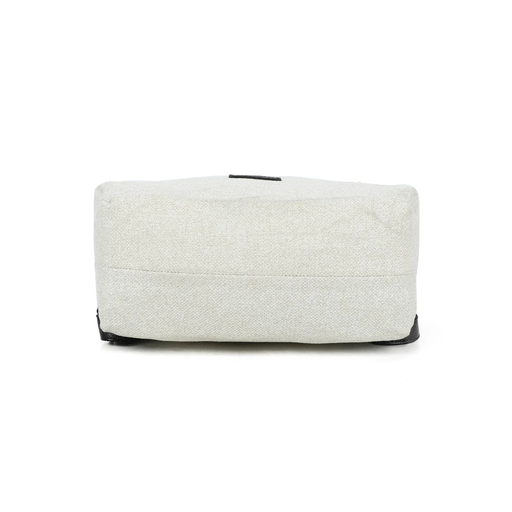 Dessous de l’Urbania beige/noir : une base en toile texturée qui prolonge la ligne épurée du sac – réf. JC-53007-1
