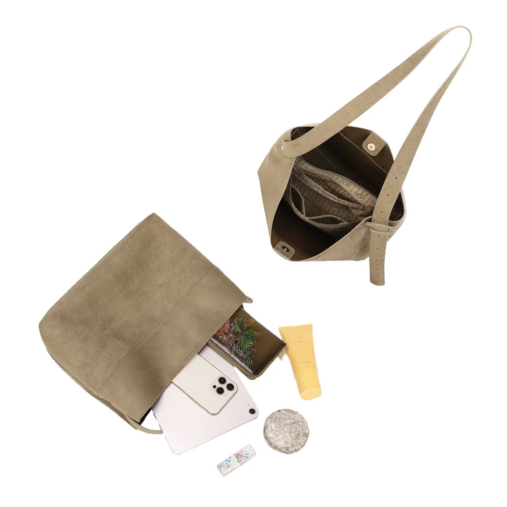 Intérieur du Vanys taupe foncé : grand compartiment principal pour tablette, téléphone et portefeuille – réf. R-2018