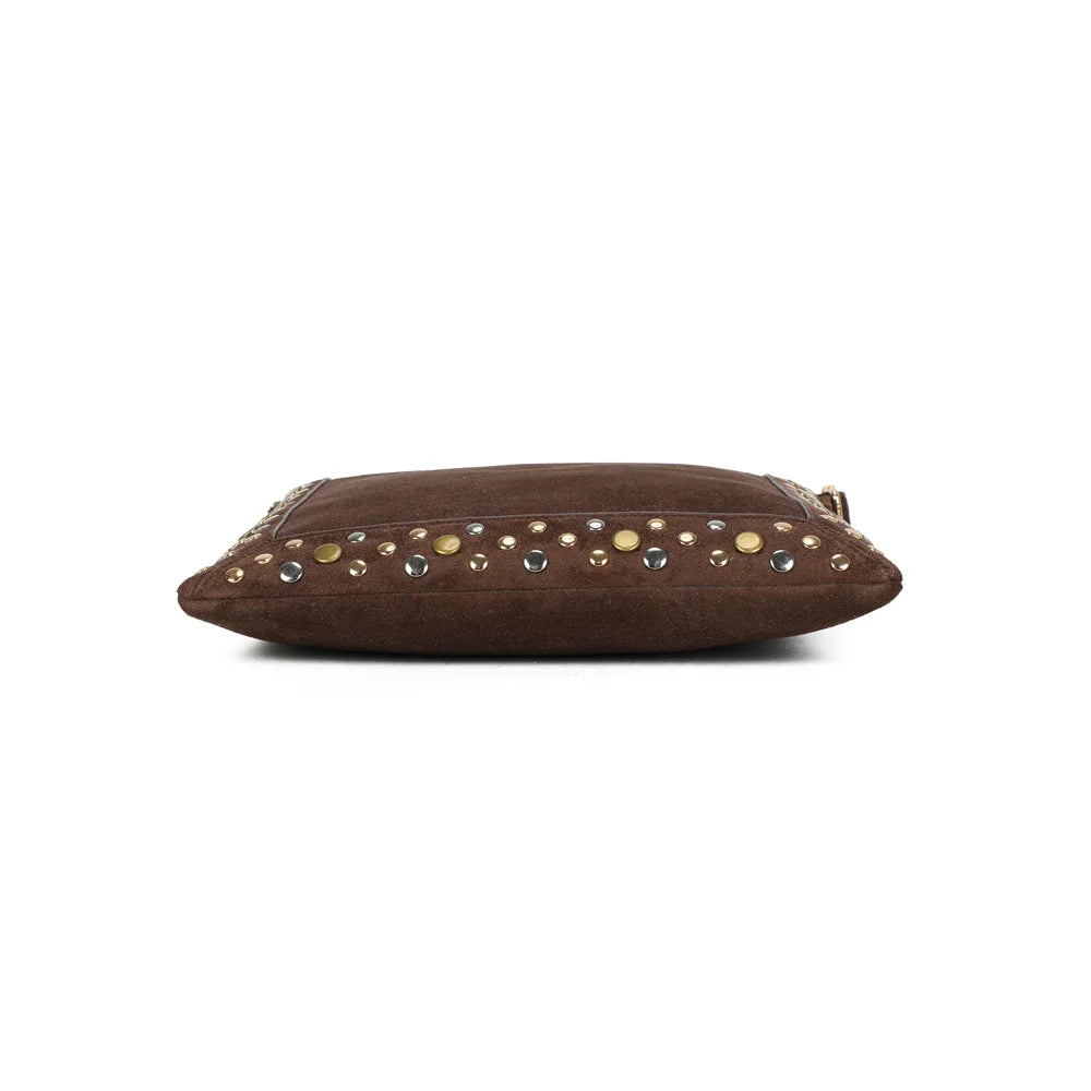 Dessous du sac Velia café, bas de la face avant orné de clous dorés et argentés – réf. JC-53004