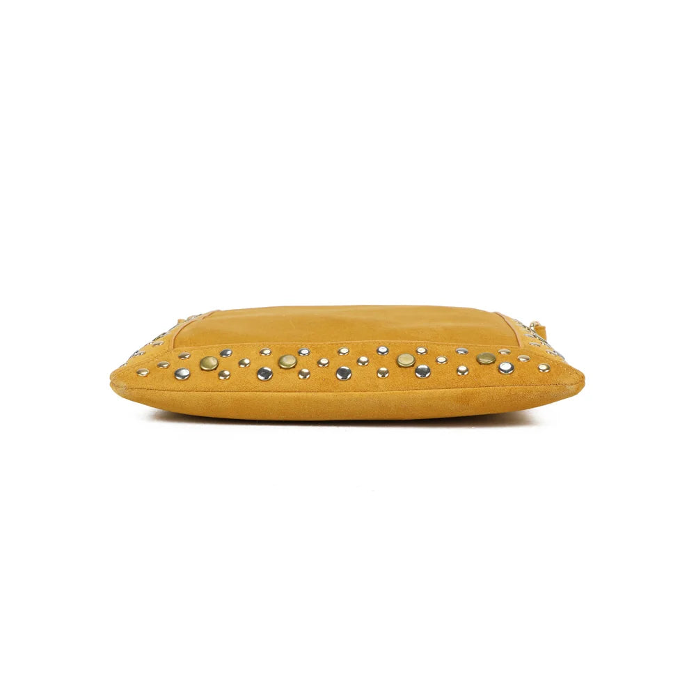 Dessous du sac Velia jaune, bas de la face avant orné de clous dorés et argentés – réf. JC-53004