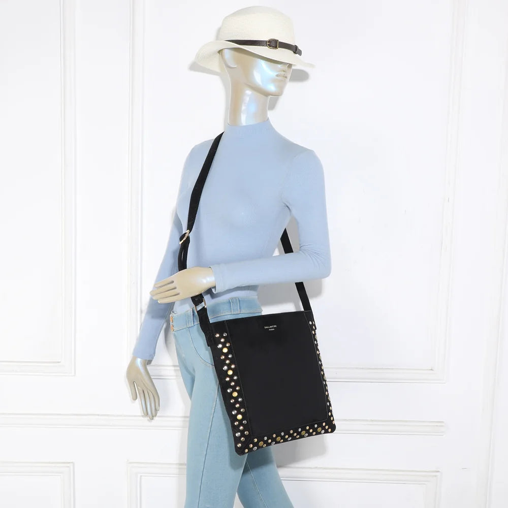 Sac bandoulière Velia noir porté par une femme, à l’épaule ou en travers du corps – réf. JC-53004