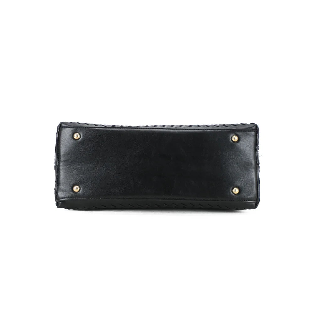 Dessous du Velmora noir : base plate et large pour poser le sac bien droit – réf. DG-5819