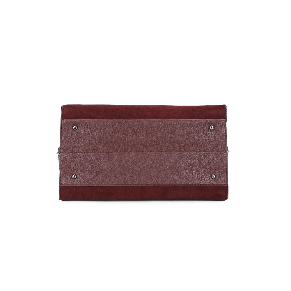 Dessous du Velna bordeaux, une base large qui donne au sac sa belle tenue – réf. M-9444