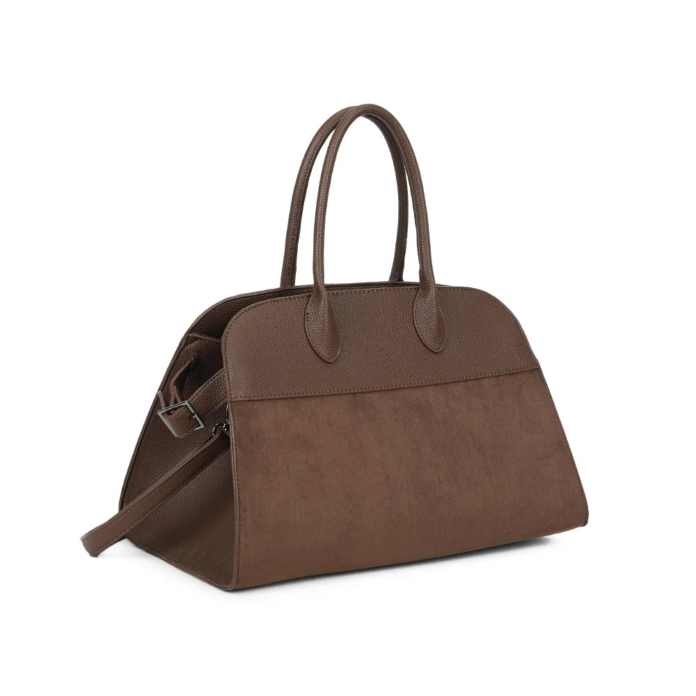 Velna café de trois-quarts : silhouette structurée et patte latérale à boucle métallique – réf. M-9444