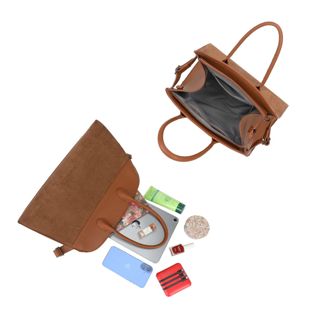 Intérieur spacieux du Velna marron : tablette, téléphone et essentiels beauté y trouvent leur place – réf. M-9444