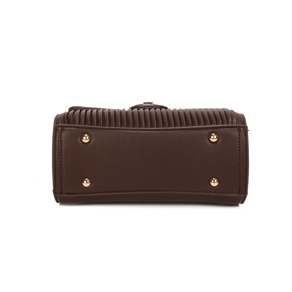 Dessous du sac Véra café, base nette qui assure une belle tenue au quotidien – réf. R-1969-1