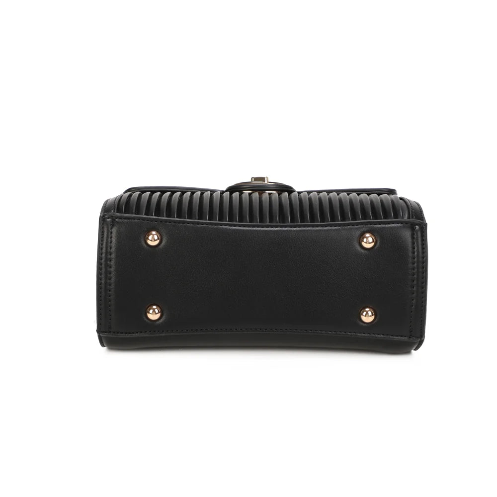Dessous du sac Véra noir, base nette qui assure une belle tenue au quotidien – réf. R-1969-1
