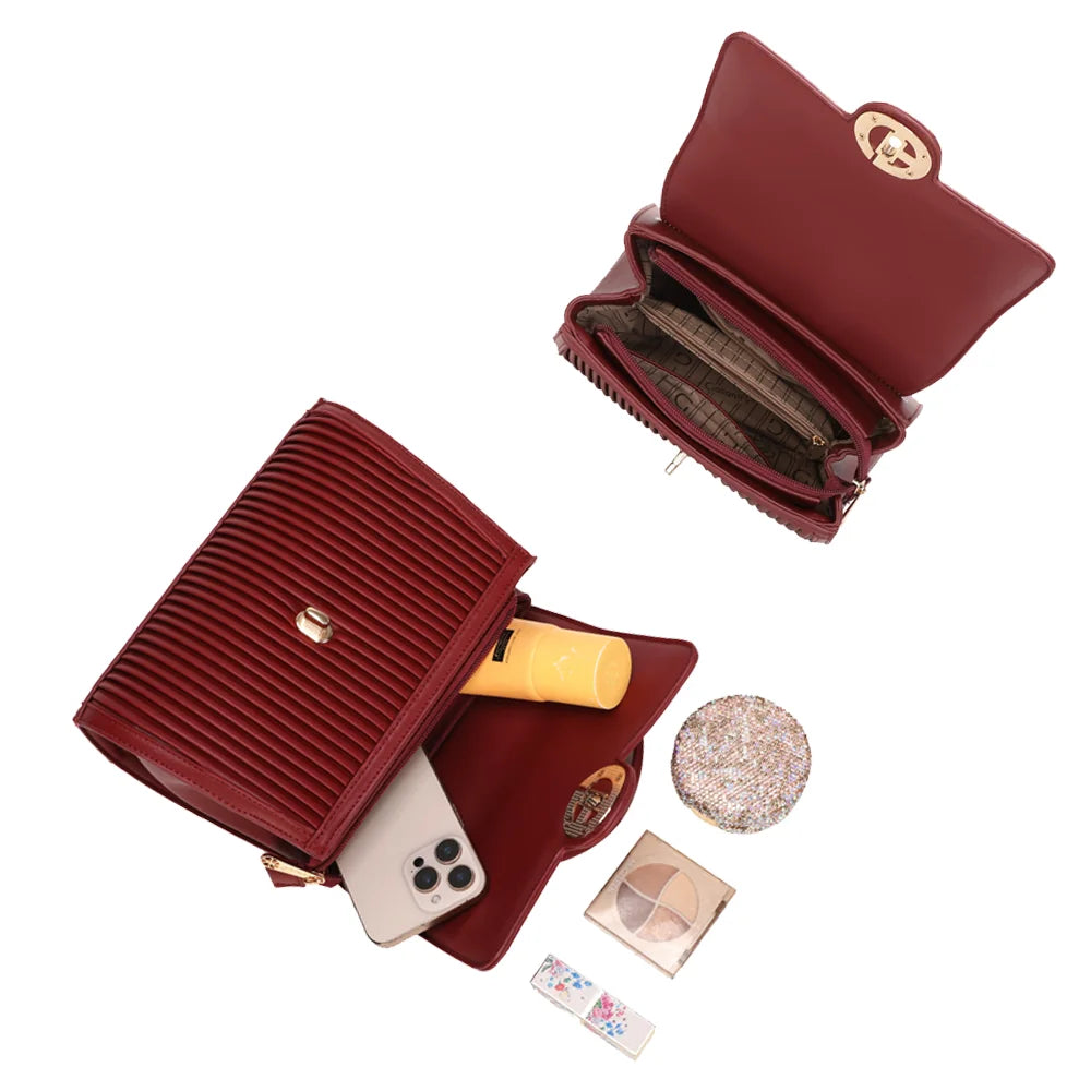 Intérieur du sac Véra rouge foncé : compartiment principal et poches pour téléphone et essentiels – réf. R-1969-1