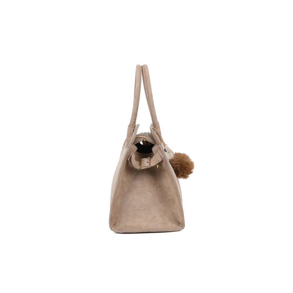 Profil du Vera Velours taupe foncé : patte latérale à boucle dorée pour fixer la bandoulière amovible – réf. R-9444-2