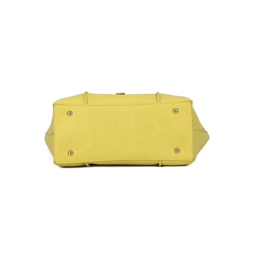 Dessous du sac Verde jaune, pour découvrir la base de ce cabas porté épaule – réf. A-9450-1