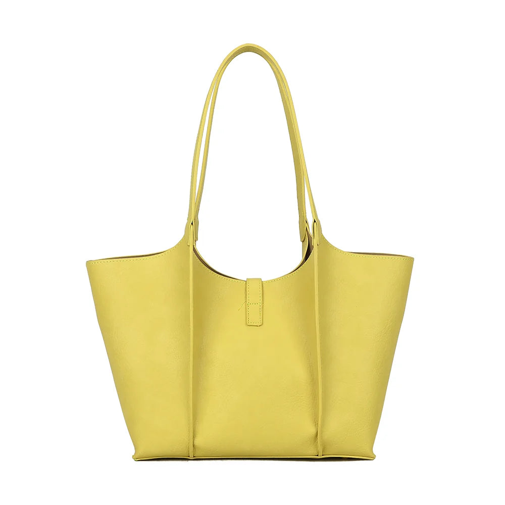 Dos du sac Verde jaune : simili cuir grainé et passepoils verticaux ton sur ton – réf. A-9450-1