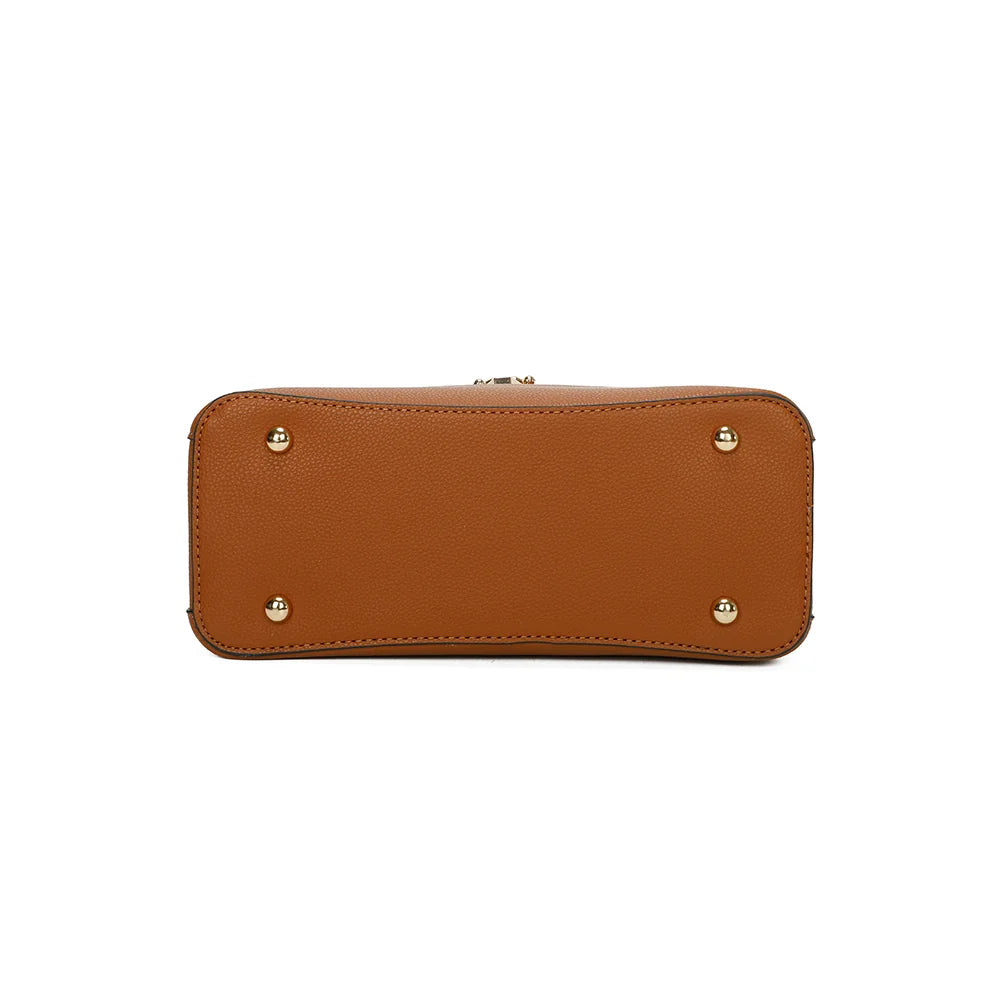 Dessous du sac Vérita marron, base plate qui lui permet de rester bien droit – réf. DQ-8663
