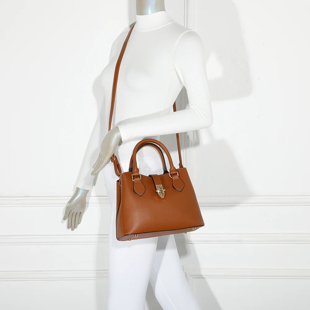 Sac à main femme Vérita marron porté à la main ou en bandoulière grâce à sa sangle amovible – réf. DQ-8663