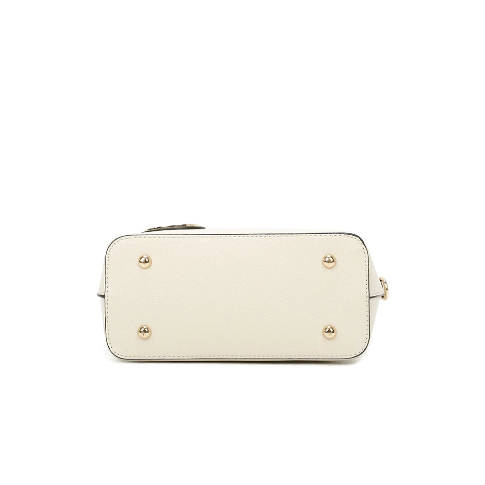 Vue de dessous du sac Veya beige, format compact de 23 × 11 cm en synthétique vegan – réf. M-9426