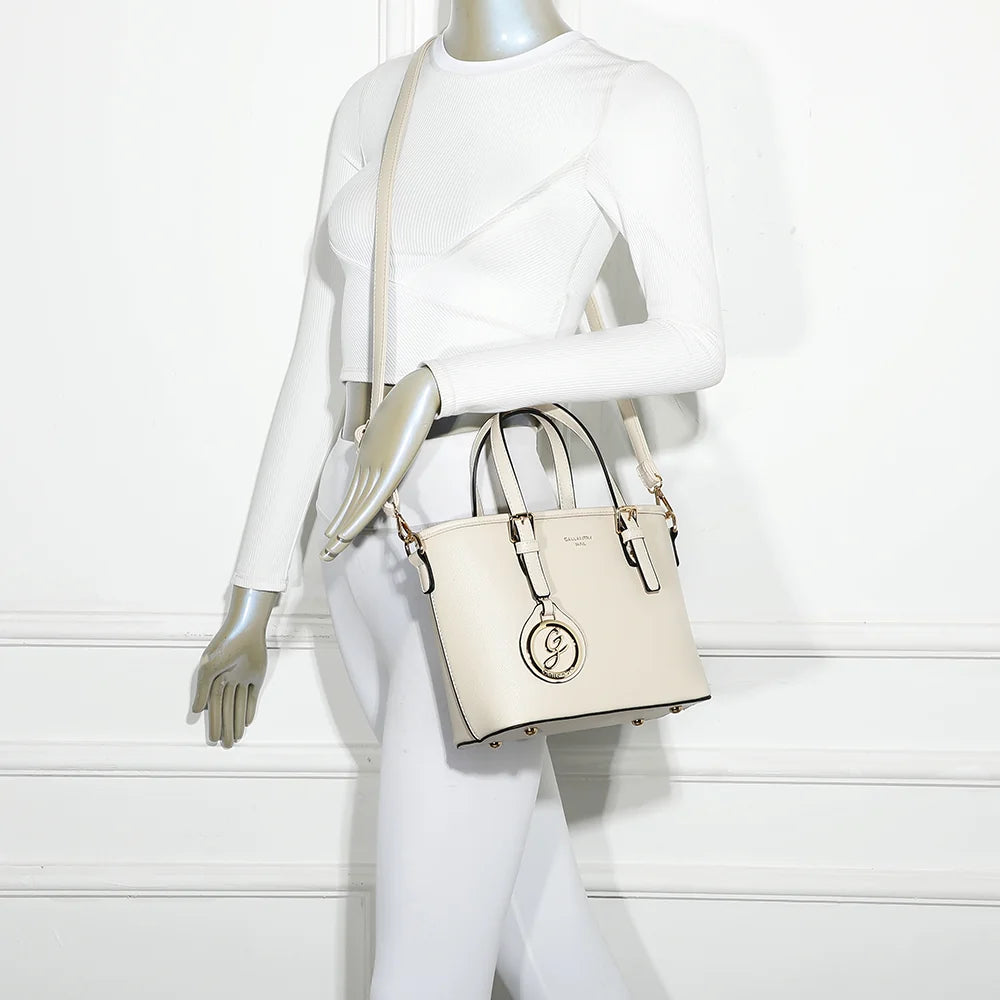 Sac à main femme Veya beige porté, à la main ou en bandoulière grâce à sa sangle amovible – réf. M-9426