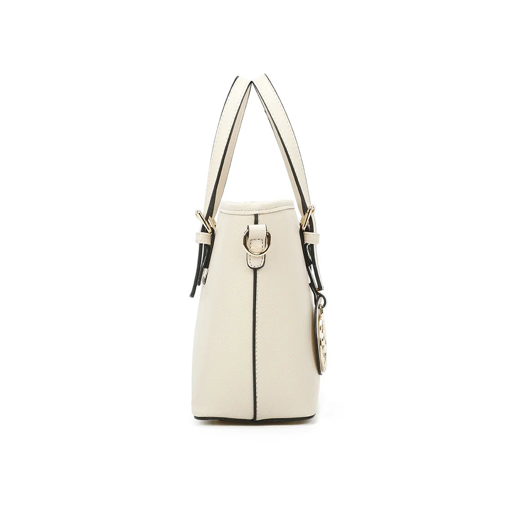 Profil du Veya beige : 11 cm de profondeur et anneaux dorés pour la bandoulière amovible – réf. M-9426