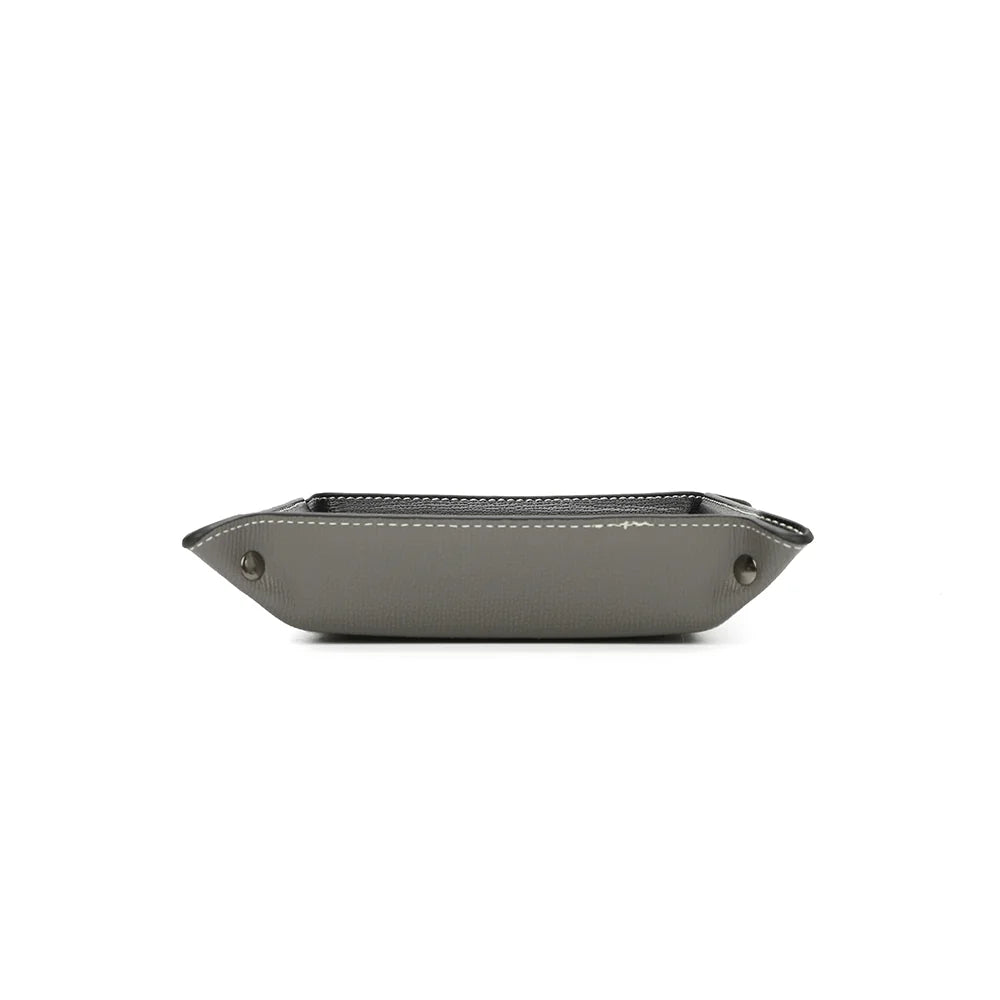 Dessous du vide-poche Vegan gris foncé : base carrée et plate qui tient bien sur un bureau ou une console – réf. R-1703