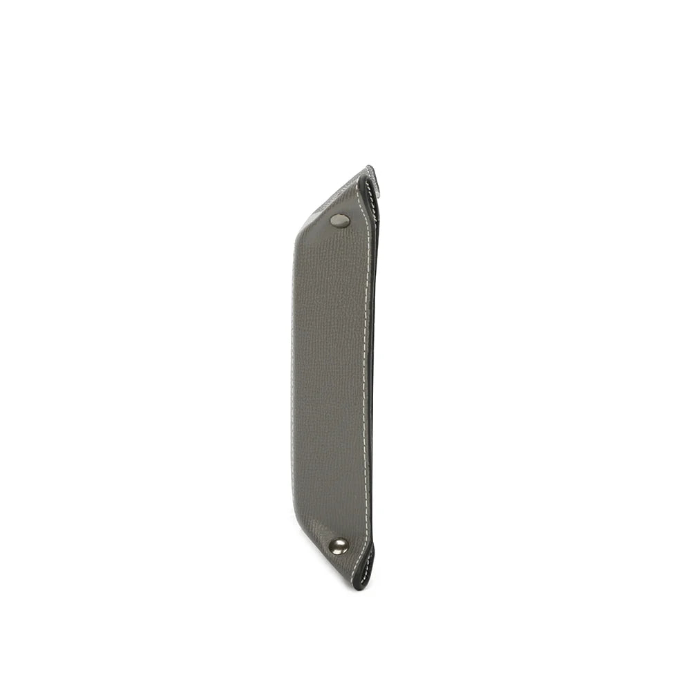 Vide-poche Vegan gris foncé vu de profil, bords relevés de 5 cm de haut pour contenir les petits objets – réf. R-1703