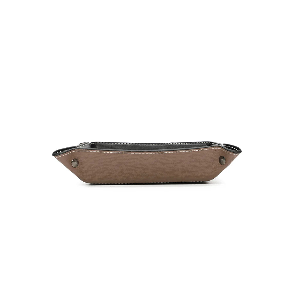 Dessous du vide-poche Vegan taupe : base carrée et plate qui tient bien sur un bureau ou une console – réf. R-1703