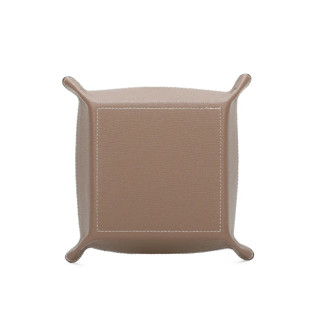 Vide-poche Vegan taupe vu de dos, extérieur coloré bordé d’un liseré noir – réf. R-1703