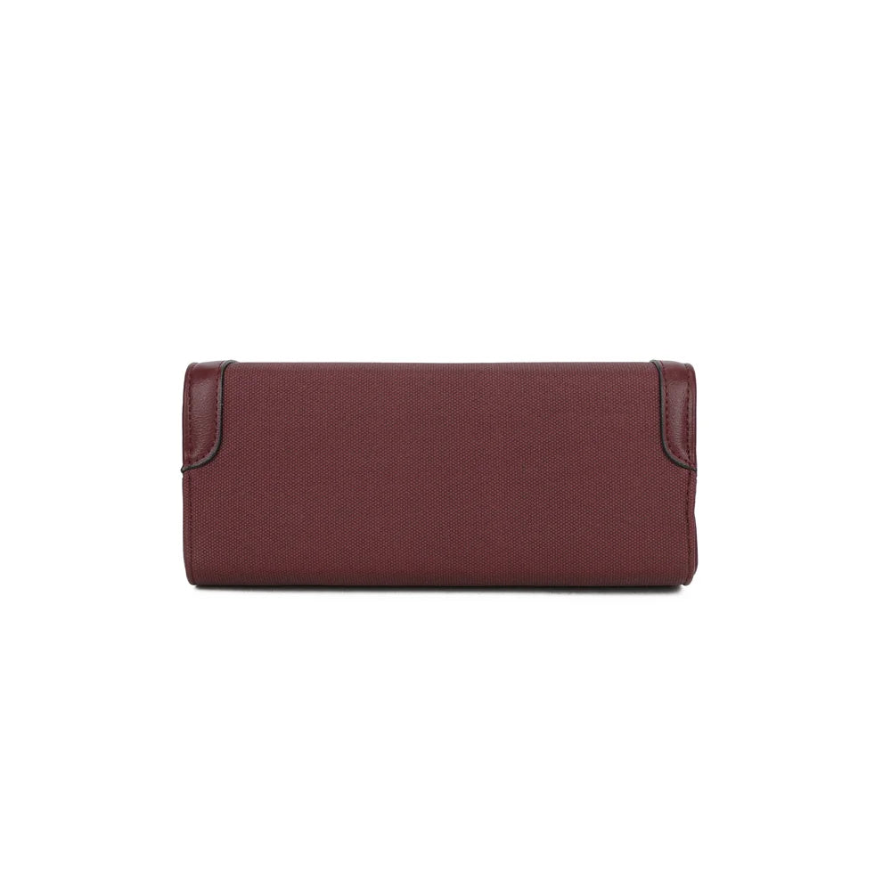 Dessous du sac Vionna bordeaux, base plate qui garde la forme structurée – réf. HY-5454