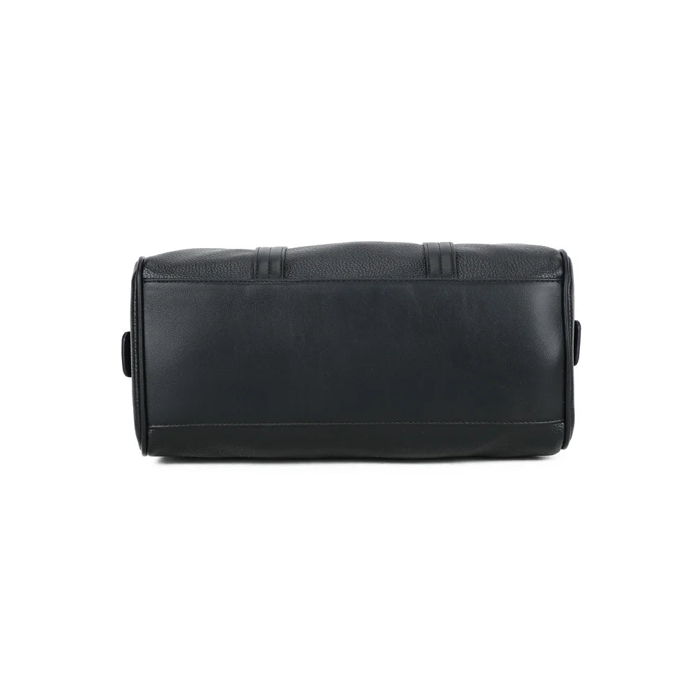 Dessous du Weekender noir, base plate et structurée qui tient le sac bien droit – réf. OS-51002