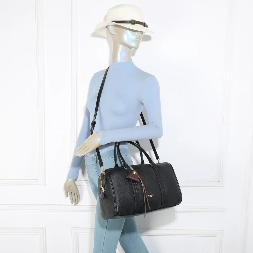 Sac Weekender noir porté par une femme, à la main ou à l’épaule avec sa bandoulière – réf. OS-51002