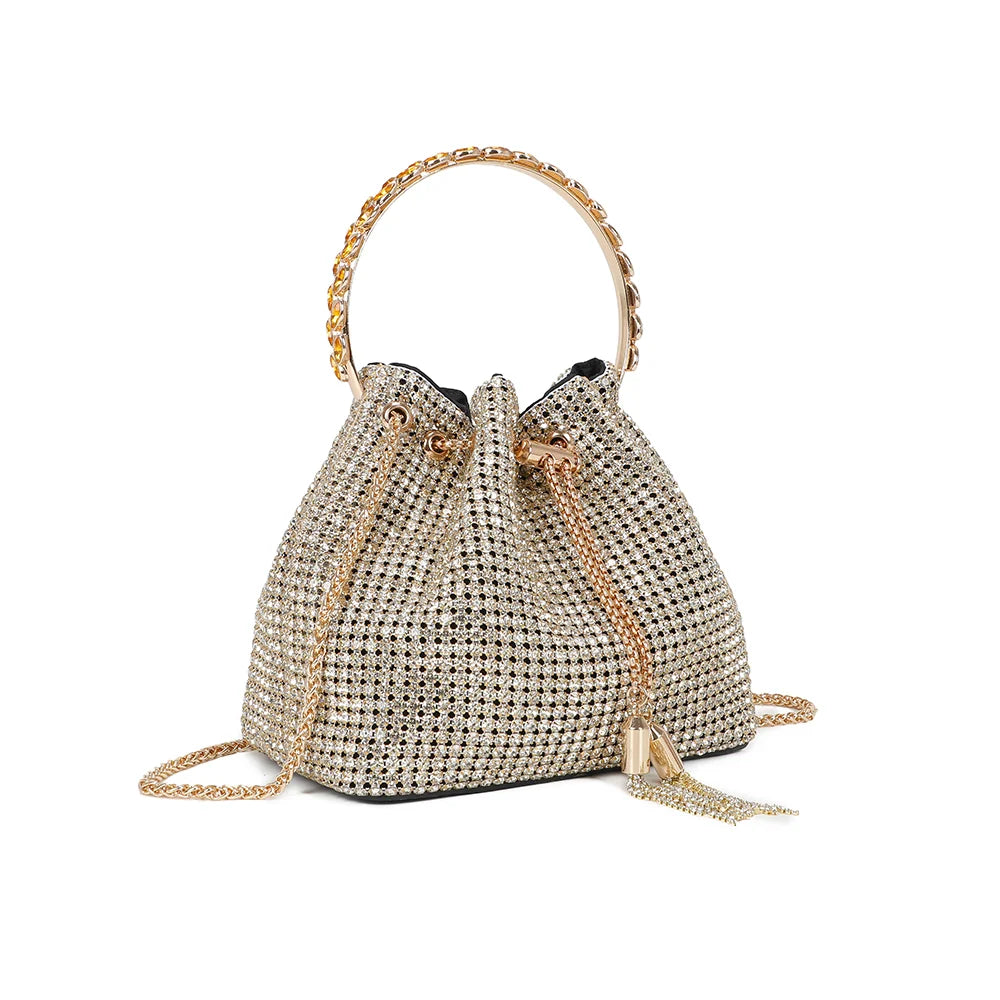 Wendy or vu de trois quarts : cordon de serrage en chaînette terminé par des pompons à franges de strass – réf. GL-37002